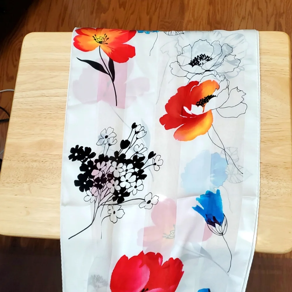 Sale Liz Claiborne 🌻 Floral Silk Scarf